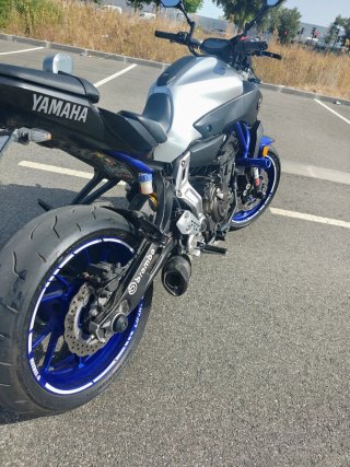 Yamaha MT-07 2017 A2 (Öhlins y LeoVince)