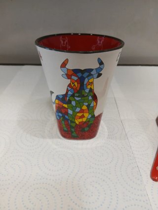 Taza cerámica España con toro y cuchara