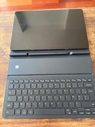 Tablet Samsung con custodia e tastiera