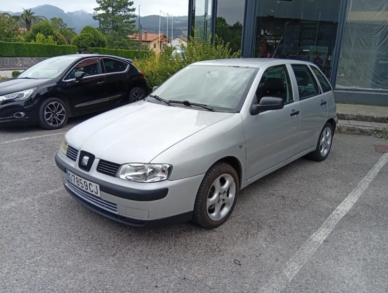 SEAT Ibiza 2000 - foto 1