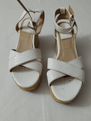 Sandalias de plataforma blancas