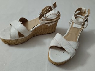 Sandalias de plataforma blancas