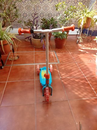 Patinete 3 ruedas niños azul (regulable en altura)