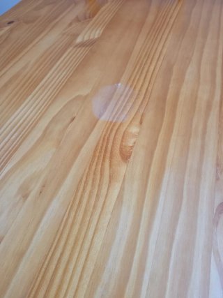 Mesa de madera con 4 sillas