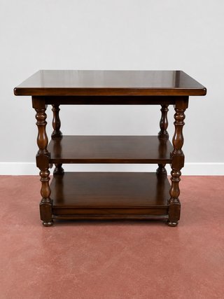 Mesa auxiliar de madera con ruedas