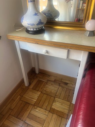 Mesa de madera con tablero extensible
