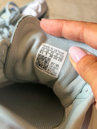 Adidas Tokyo Azul Claro y Blanco Talla 38