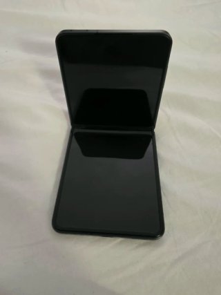 Samsung Galaxy Z Flip 8 5G Nero Nuovo