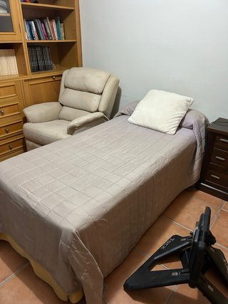 Sillón de tela beige