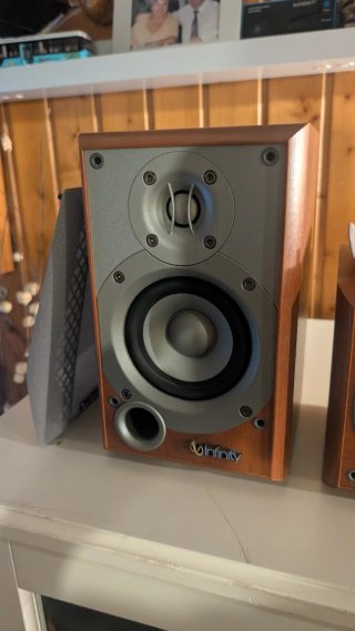 Altavoces Infinity Marrón y Gris