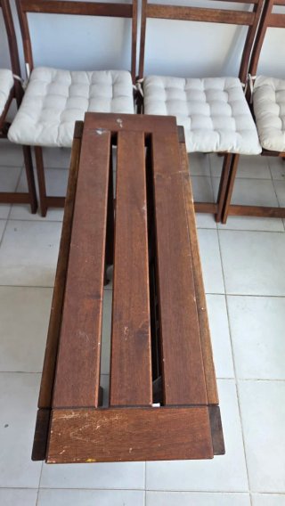 Mesa de terraza y 4 sillas de madera