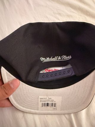 Gorra Mitchell & Ness Atlanta Hawks Negra