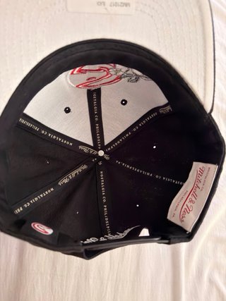 Gorra Mitchell & Ness Atlanta Hawks Negra