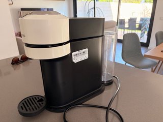 Cafetera Nespresso Vertuo Blanca
