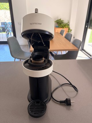 Cafetera Nespresso Vertuo Blanca