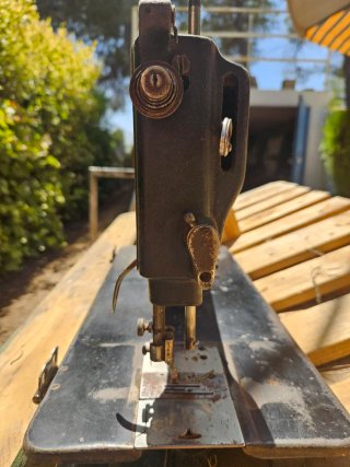Máquina de coser Wertheim "Remendona"