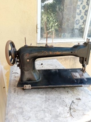 Máquina de coser Wertheim "Remendona"