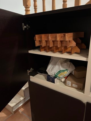 Armario de diseño en madera oscura