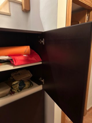 Armario de diseño en madera oscura