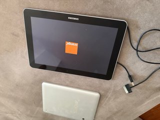 Tablet Archos e Samsung nere e bianche