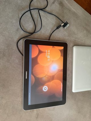 Tablet Archos e Samsung nere e bianche