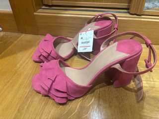Zapatos Stradivarius rosa tacón