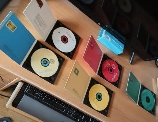 Bunbury Caja 5 CD Singles 1999 + DVD + 3 Entradas