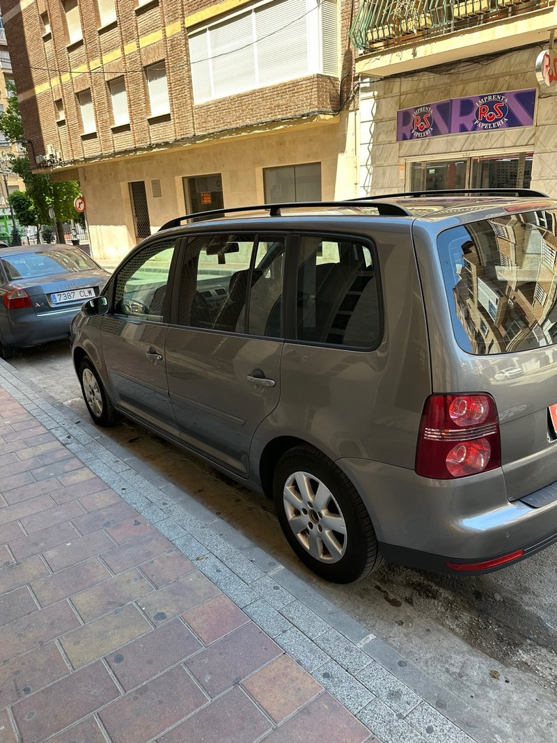 Volkswagen Touran 2007 - foto 1