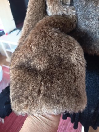 Chaquetón corto pelo marrón