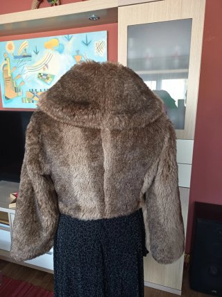Chaquetón corto pelo marrón
