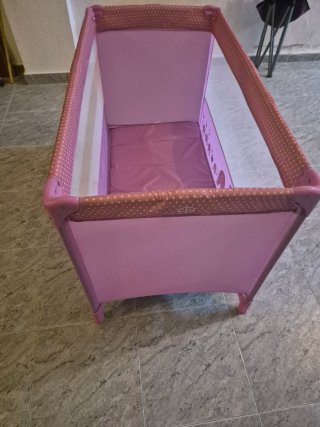 Cuna de viaje rosa
