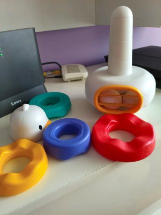 Vendo juguetes Patito Apilable para bebé de 10m.