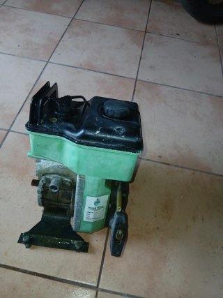 Motor con depósito