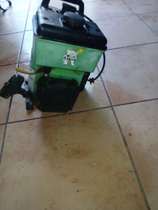 Motor con depósito