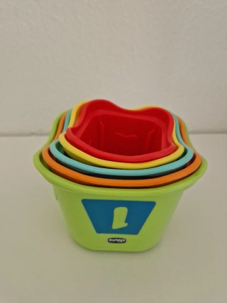 Torre apilable de plástico para niños