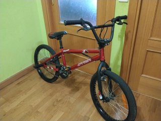 Bicicleta BMX Roja