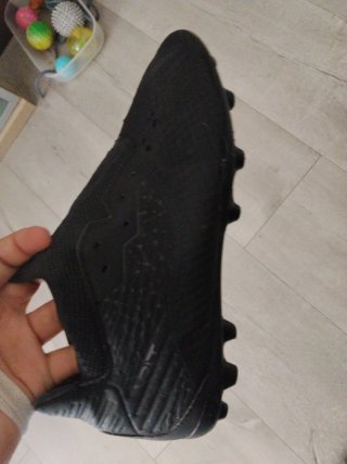 Botas de fútbol negras y turquesa