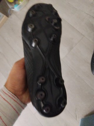 Botas de fútbol negras y turquesa