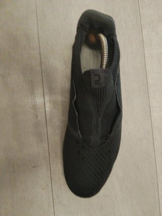 Botas de fútbol negras y turquesa
