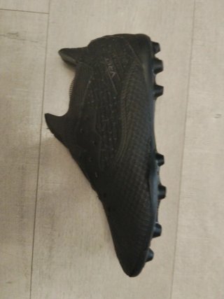 Botas de fútbol negras y turquesa