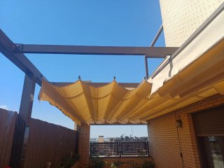Pérgola exterior metálica