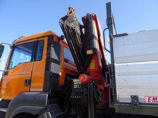 MAN TGA 18 390 D20--CAMIONES CON GRUA