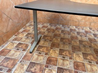 Mesa de ordenador y despacho con soporte torre PC