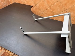 Mesa de ordenador y despacho con soporte torre PC