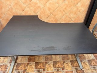Mesa de ordenador y despacho con soporte torre PC