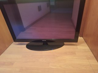 TV Samsung LCD HD con mando y peana