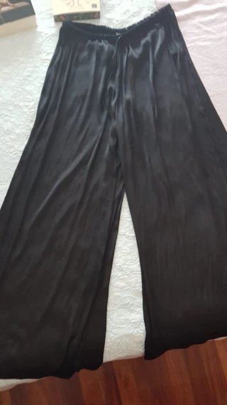 Pantalón negro Zara
