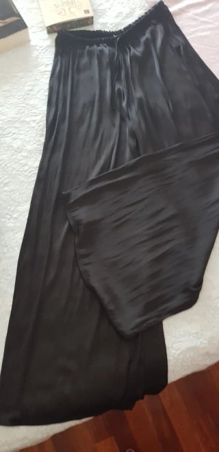 Pantalón negro Zara