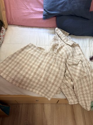 Conjunto Pata Gallo Beige falda y chaqueta