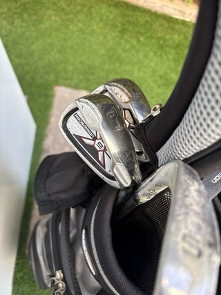 Varios artículos: palos de golf, radiadores radios